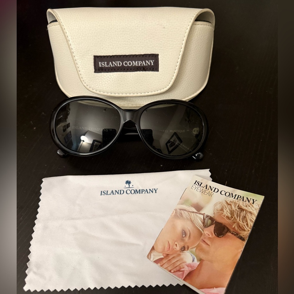 Island Company Mistique Sunglasses w/ Case NWOT